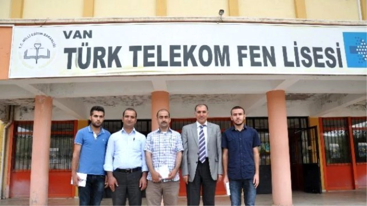 Tübitak\'ın Düzenlediği Yarışmada 4. Olan Türk Telekom Lisesi Öğrencilerine Ödül