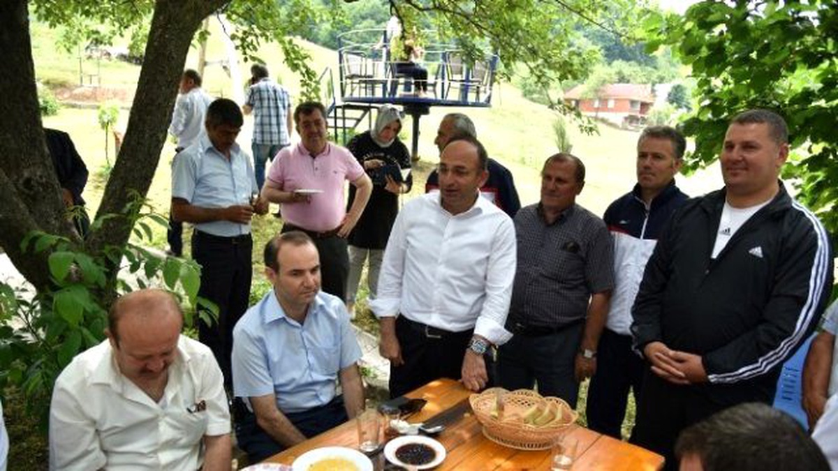 Üzülmez, Kartepeli Muhtarlarla Bir Araya Geldi