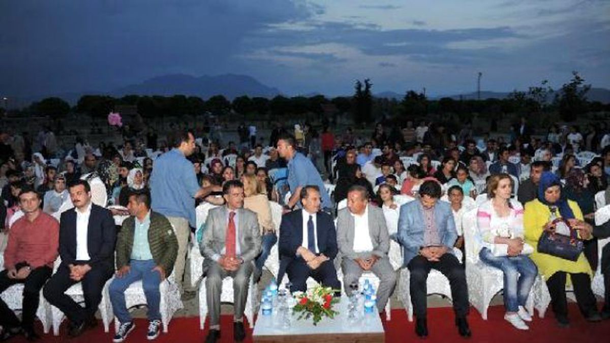 Van\'da Halk Oyunları Şenliği