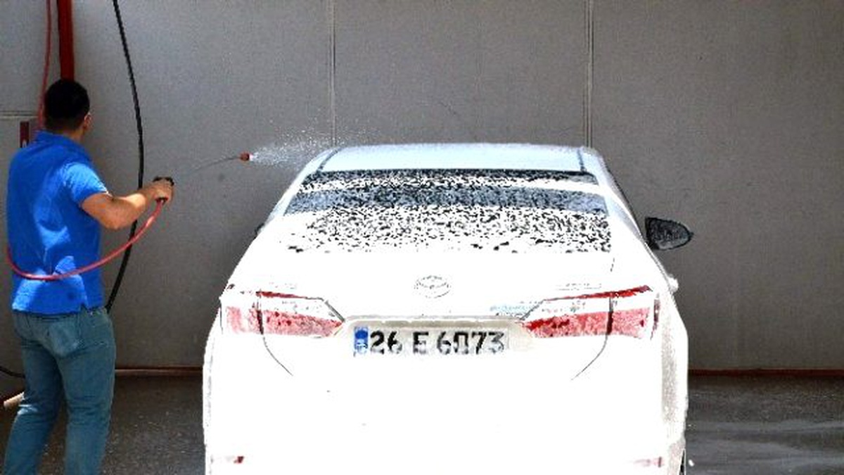 Yaz Geldi Oto Yıkama Sezonu Açıldı