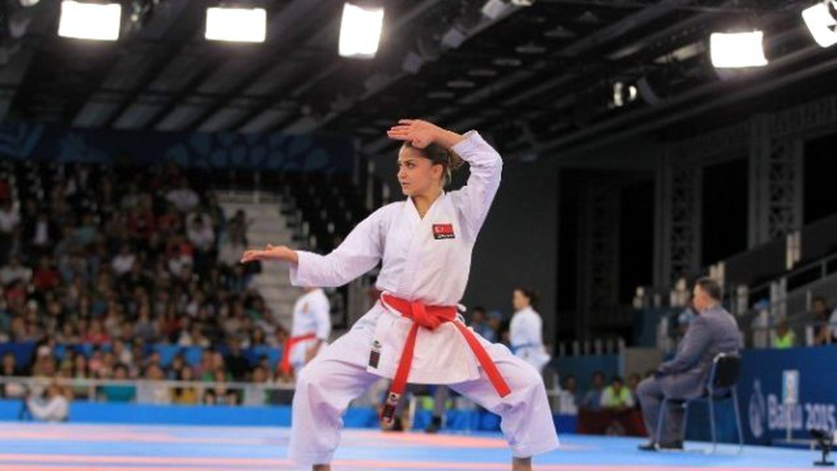 18 Yaşındaki Dilara Bozan İlkleri Gerçekleştiriyor