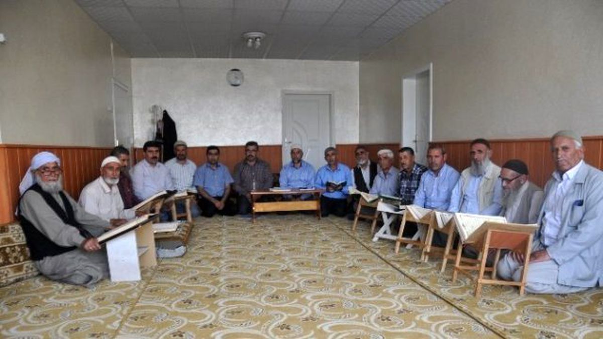 82 Yaşında Kuran\'ı Öğrendiler