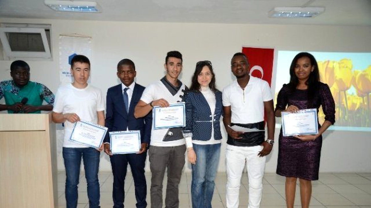 Adana Btütömer\'de Çeşitli Ülkelerden 28 Öğrenci Mezun Oldu