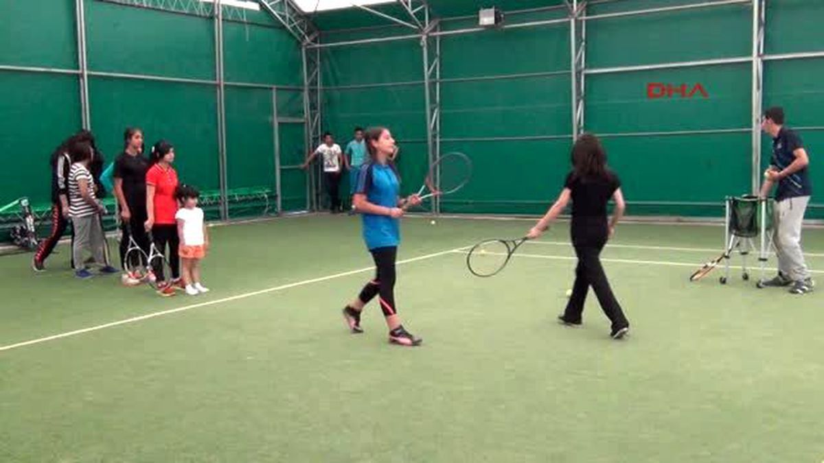 Ağrı Gecekondudan Tenis Kortuna