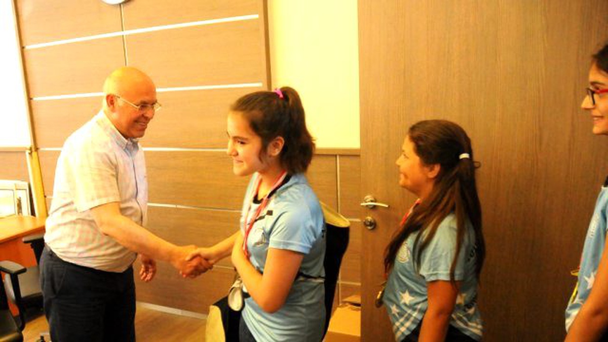 Başarılı Sporcular Başkan Eşkinat\'ı Ziyaret Etti