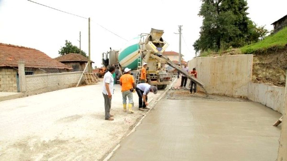 Başiskele\'de Beton Yol Çalışmaları Devam Ediyor