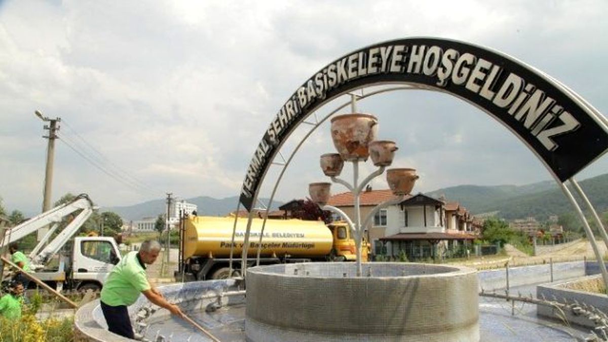 Başiskele\'de Kent Mobilyaları Bakıma Alındı