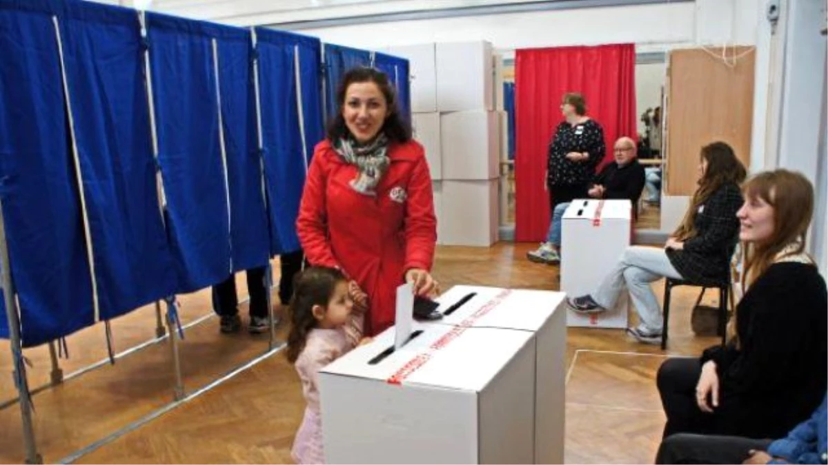 Danimarka\'da Türk Adaylar Oylarını Kullandı