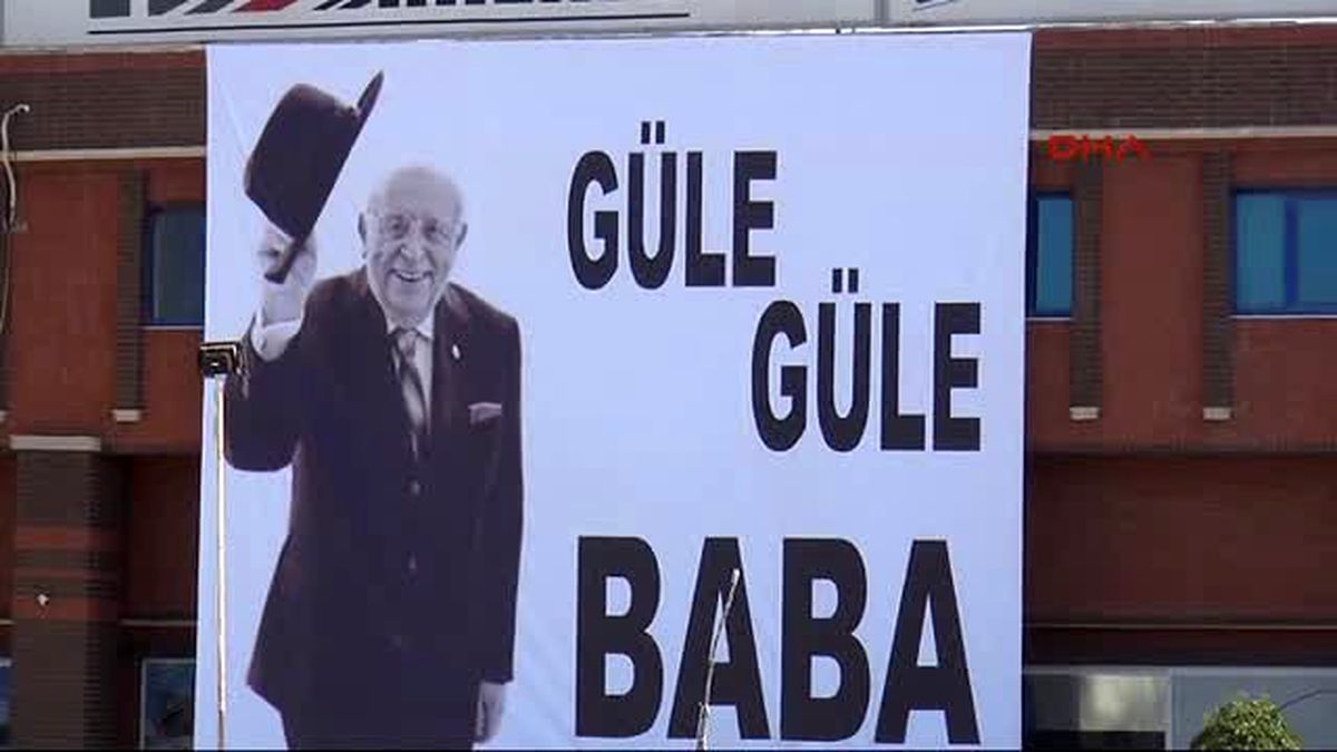 Demirel\'e Afişli Veda