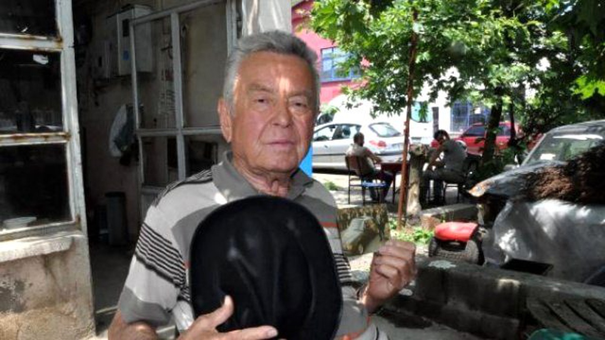 Oto Kaporta Tamircisi, Demirel\'in Şapkasını 29 Yıldır Saklıyor