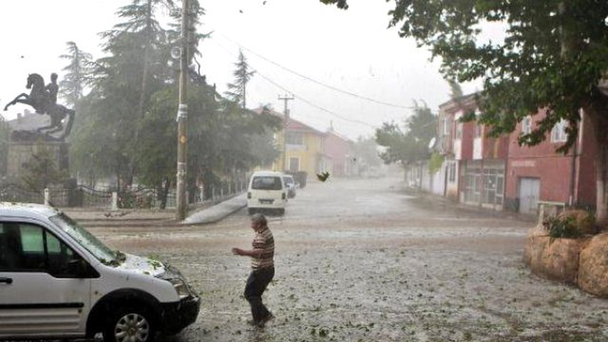 Demirel\'in Toprağa Verileceği İslamköy\'de Tören Hazırlığı (2)