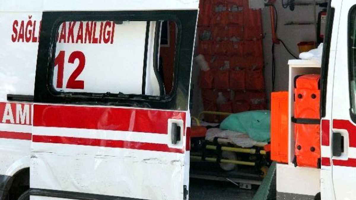Elazığ\'da Ambulans ile Otobüs Çarpıştı