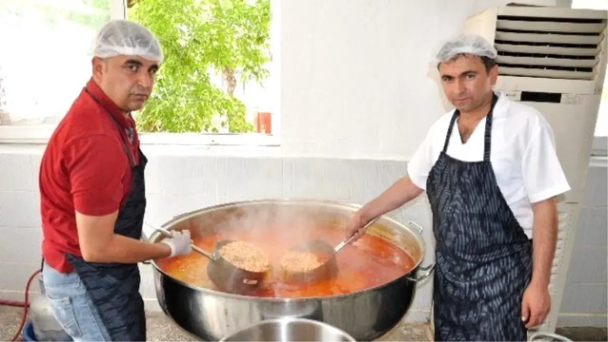 Elbistan\'da Günde 20 Bin Kişiye Sıcak Yemek Dağıtılacak