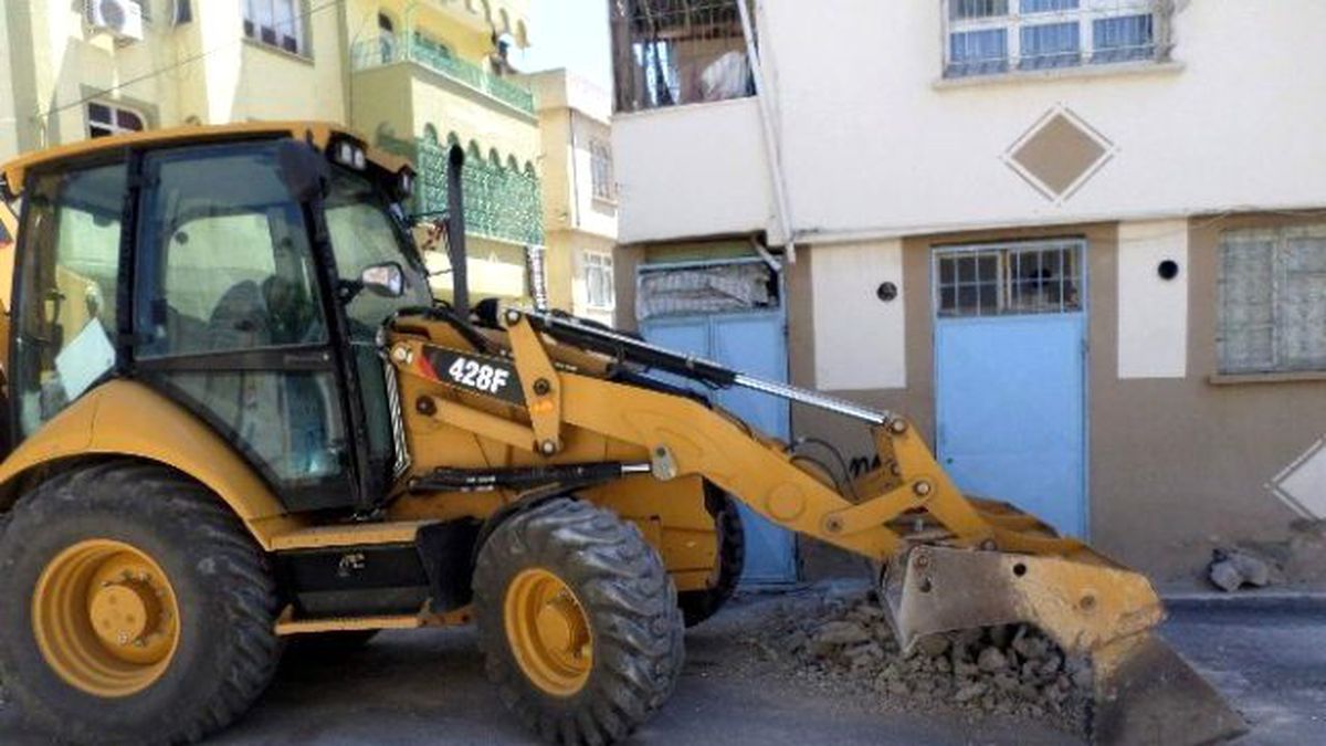 Enkazlar Kaldırıldı, Sahipsiz El Arabaları İmha Edildi
