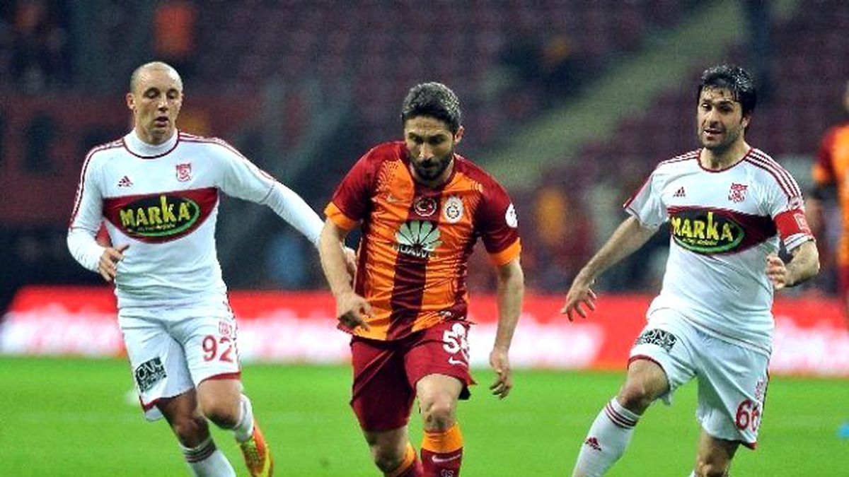 Galatasaray Sabri Sarıoğlu ile Anlaştı