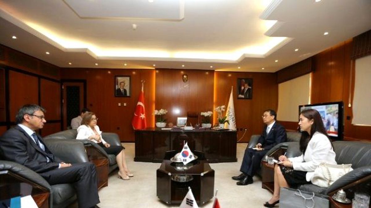 Güney Kore Büyükelçisi Cho\'dan Fatma Şahin\'e Ziyaret