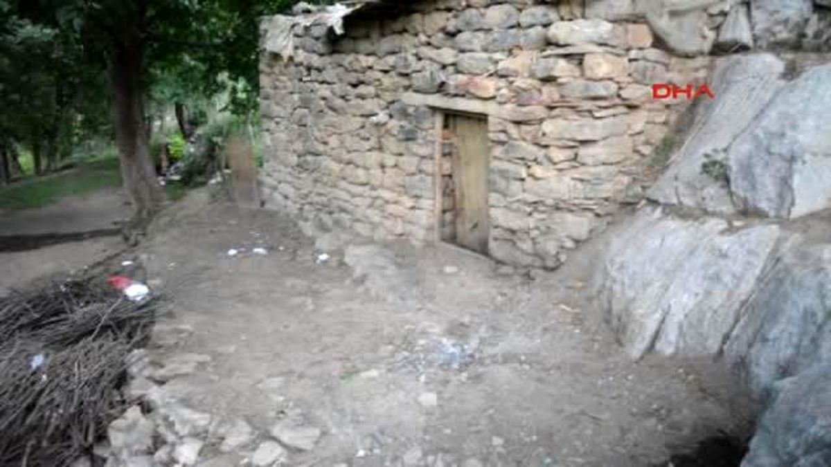 Hakkari - Dağlıca'ya Terörist Saldırısında Yaralanan Kız Çocuğuna Komutanlardan Geçmiş Olsun...