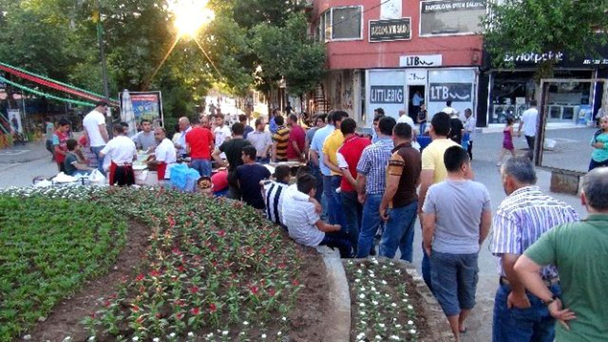 İftarın Vazgeçilmezi Çiğ Köfte Tezgahlardaki Yerini Aldı