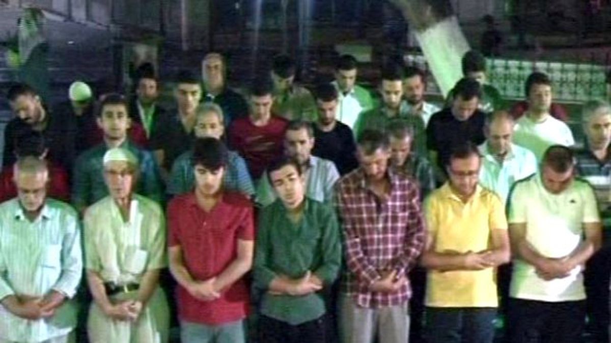 İlk Teravih Namazında Camiler Doldu Taştı