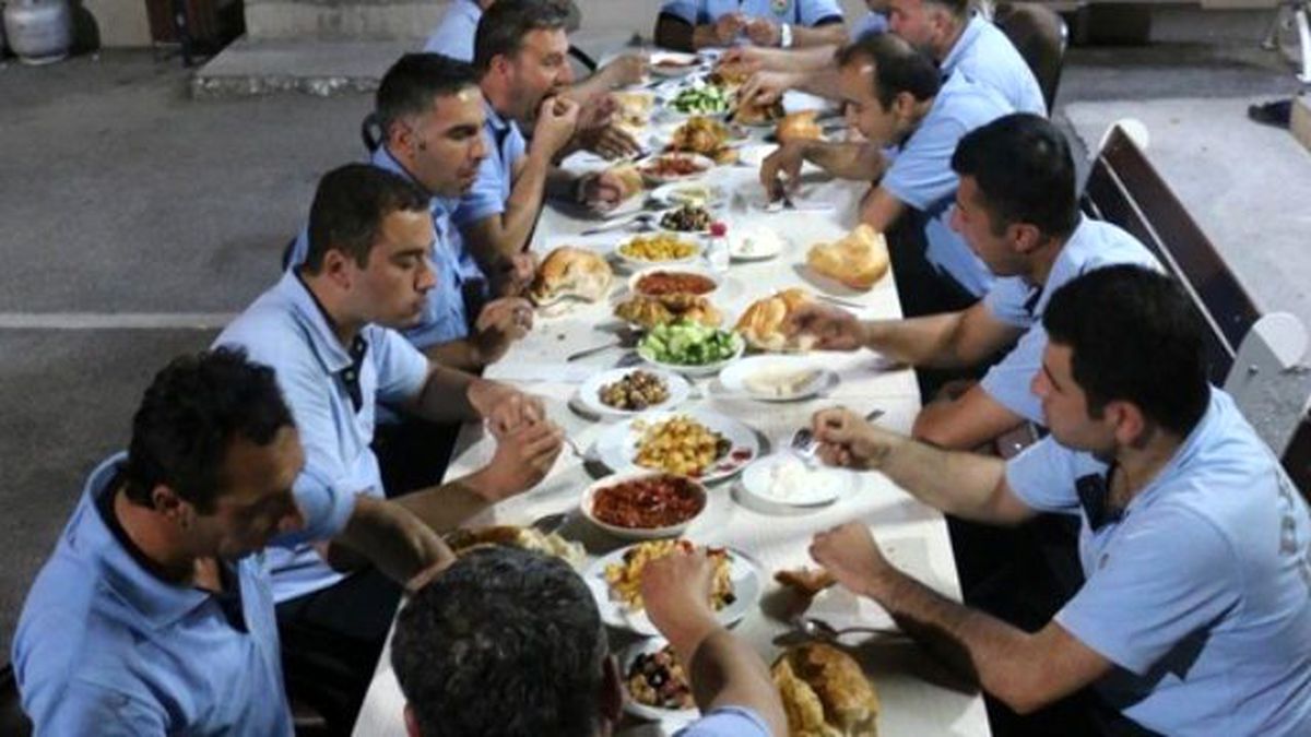Denizli\'de İtfaiye Bahçesinde İlk Sahur