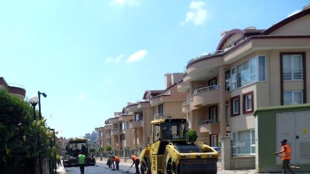 İzmit Belediyesi Asfalt Çalışmlarına Devam Ediyor