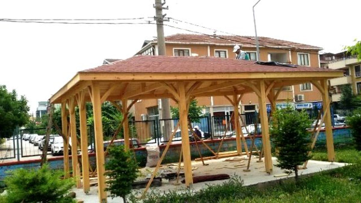 İzmit Belediyesi\'nden Okullara Kamelya