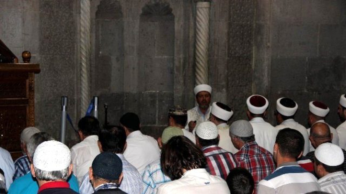 Kayseri\'de İlk Teravih Namazı Kılındı