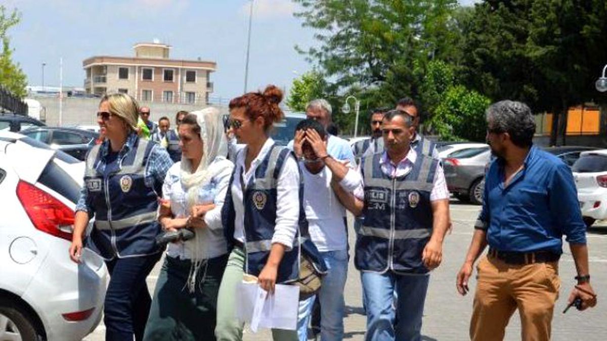 Manisa ve İzmir\'de Uyuşturucu Operasyonu: 8 Gözaltı