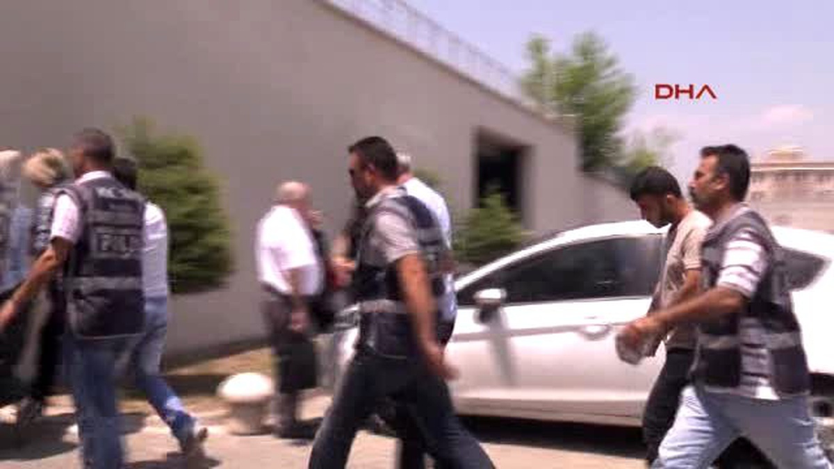 Manisa ve İzmir\'de Uyuşturucu Operasyonu: 8 Gözaltı