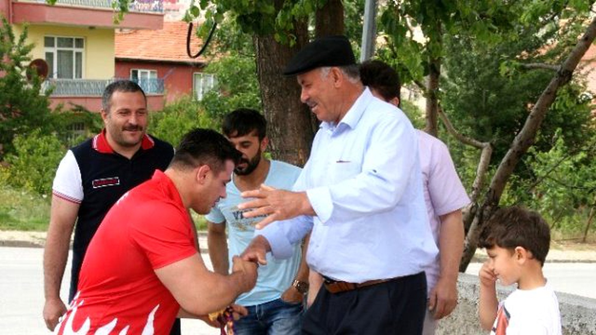 Milli Güreşçi Rıza Kayaalp Baba Ocağına Geldi