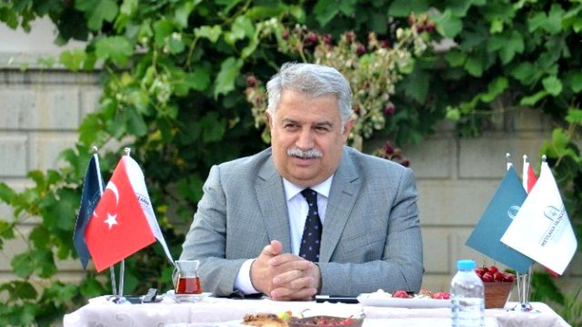 Neü Rektörü Şeker Çarşamba Söyleşilerinin Konuğu Oldu