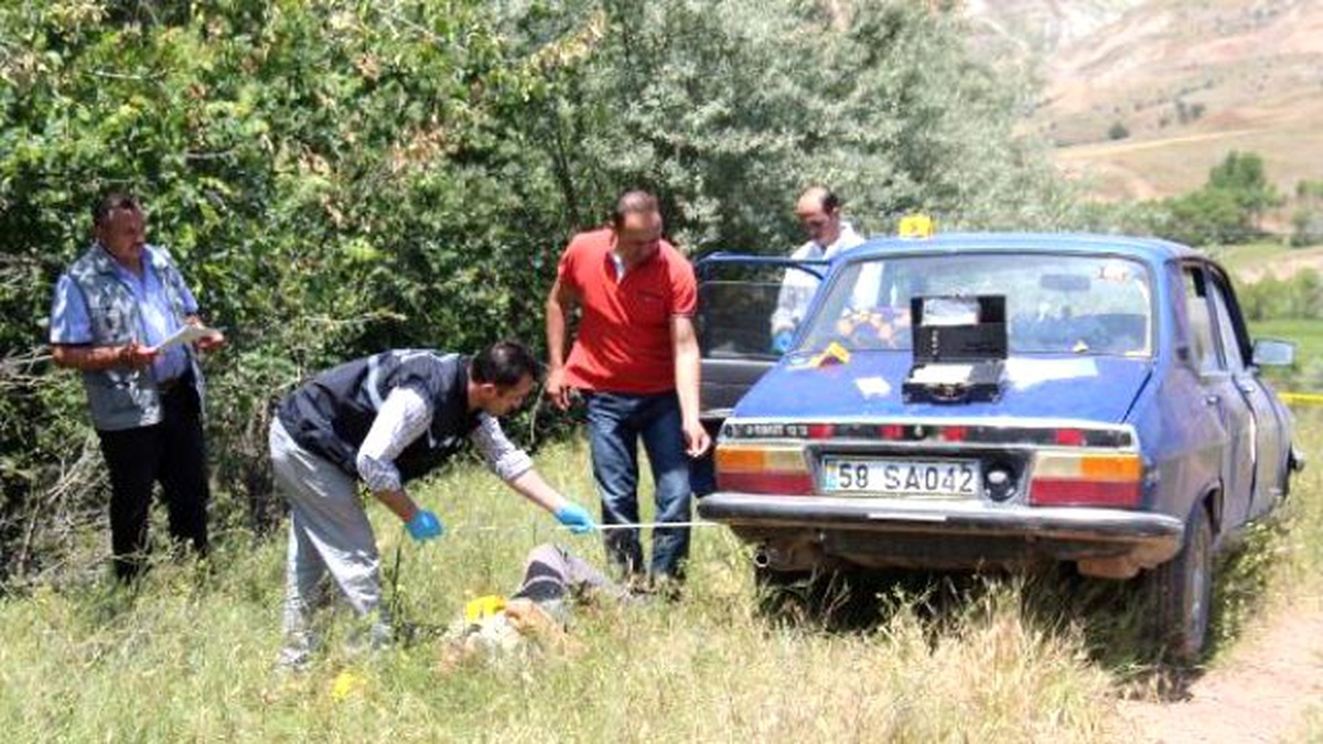 Otomobilinin Yanında Ölü Bulundu