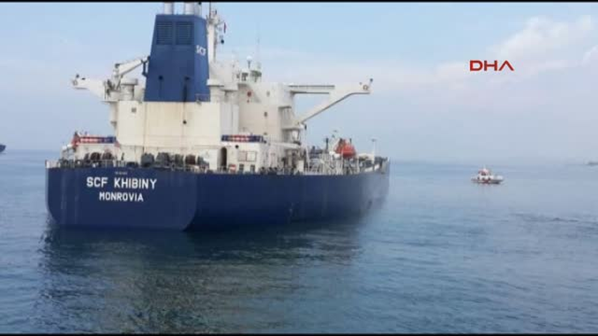 Petrol Tankeri Ahırkapı Açıklarında Karaya Oturdu