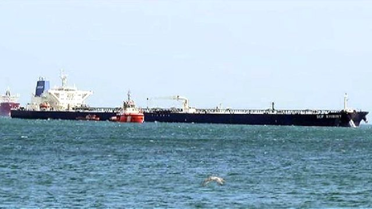 Petrol Tankeri Ahırkapı Açıklarında Karaya Oturdu (2)