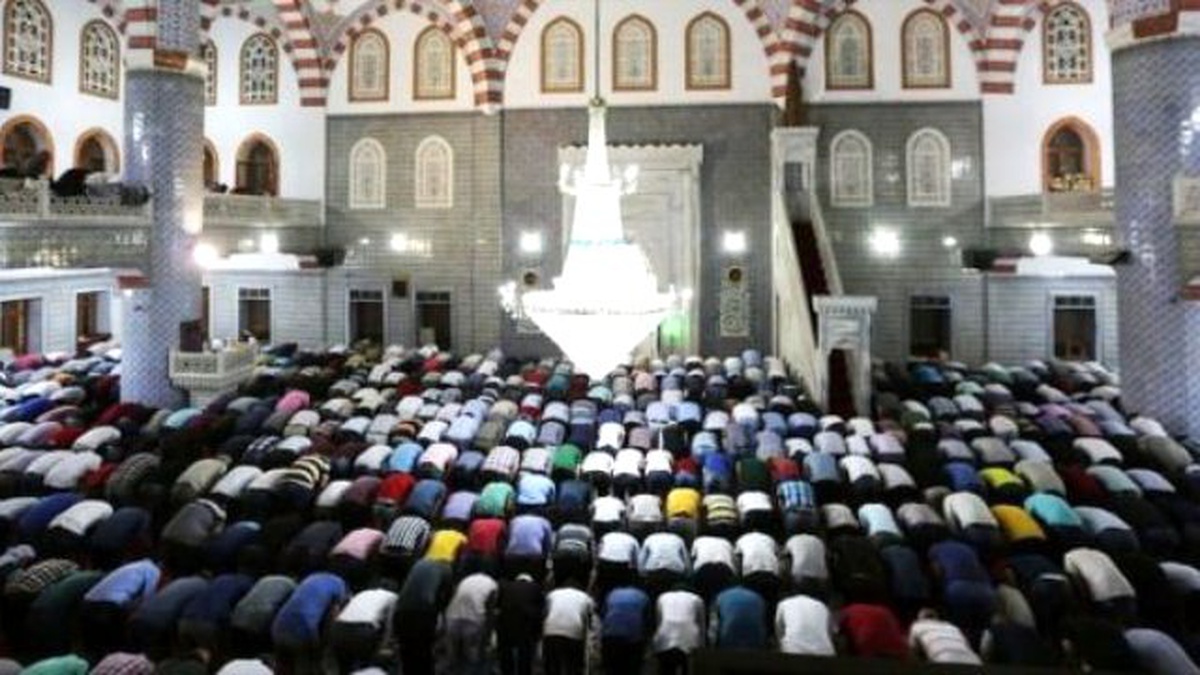 Peygamberler Şehri"Nde İlk Teravih Kılındı