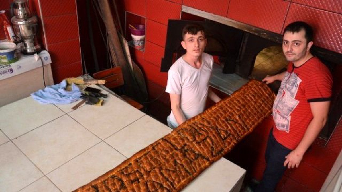 Ramazan\'ın İlk Rekoru: 2.20\'lik Dev Ramazan Pidesi!