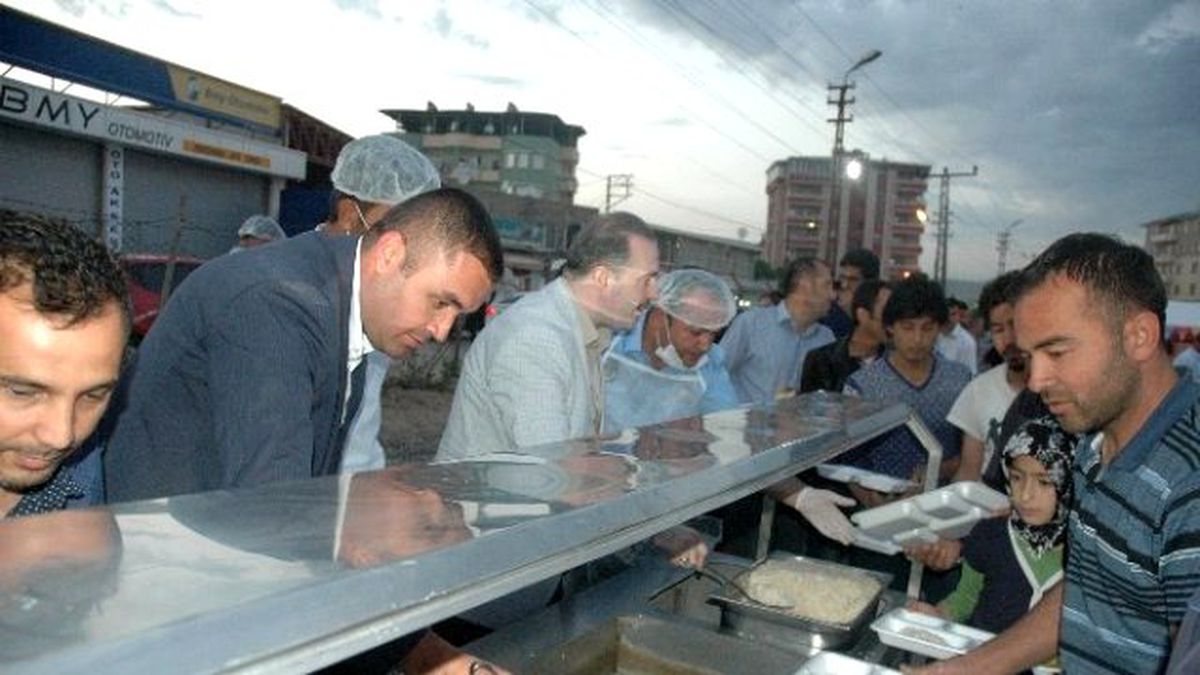Şehr-i Tuşba\'da Şehr-i Ramazan İftar Çadırı
