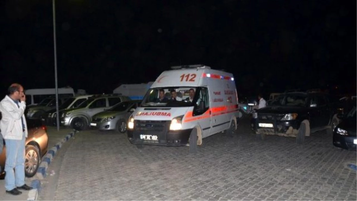 Şemdinli\'de Asker-Kaçakçı Gerginliği: 3 Yaralı
