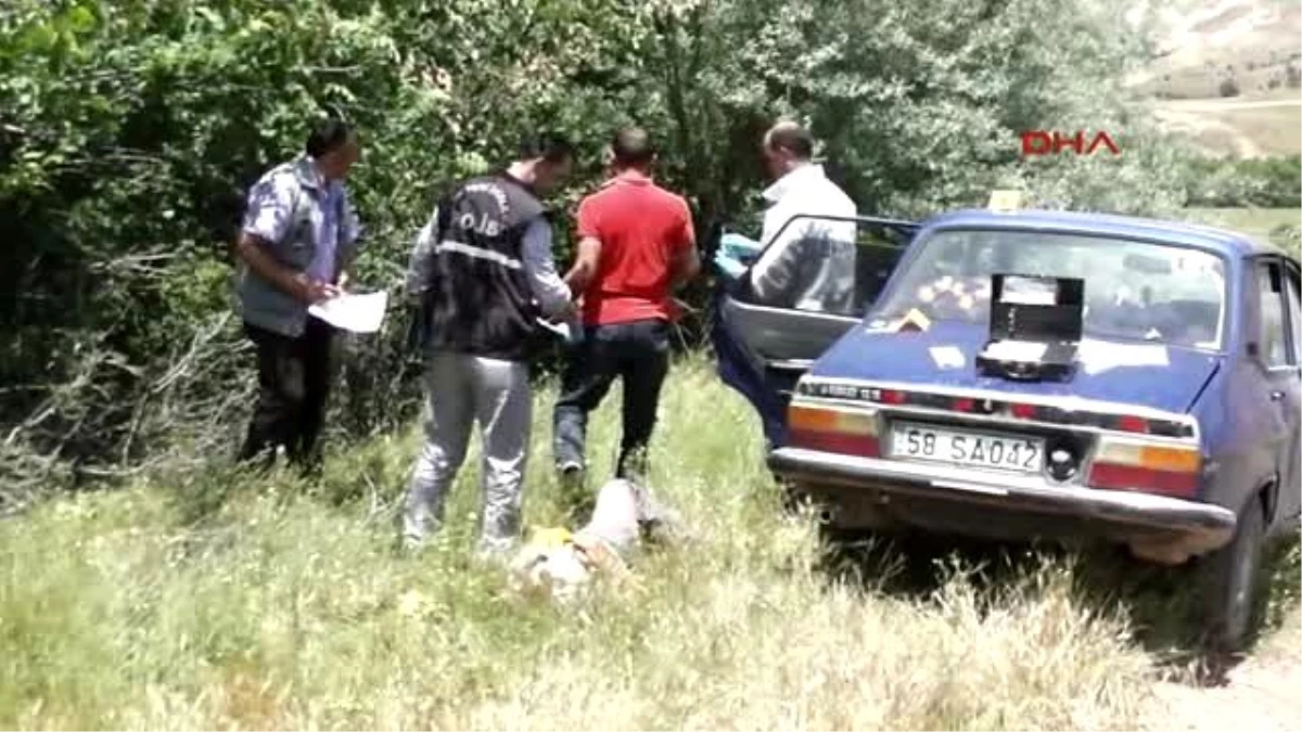 Sivas Park Halindeki Otomobilinin Yanında Ölü Bulundu