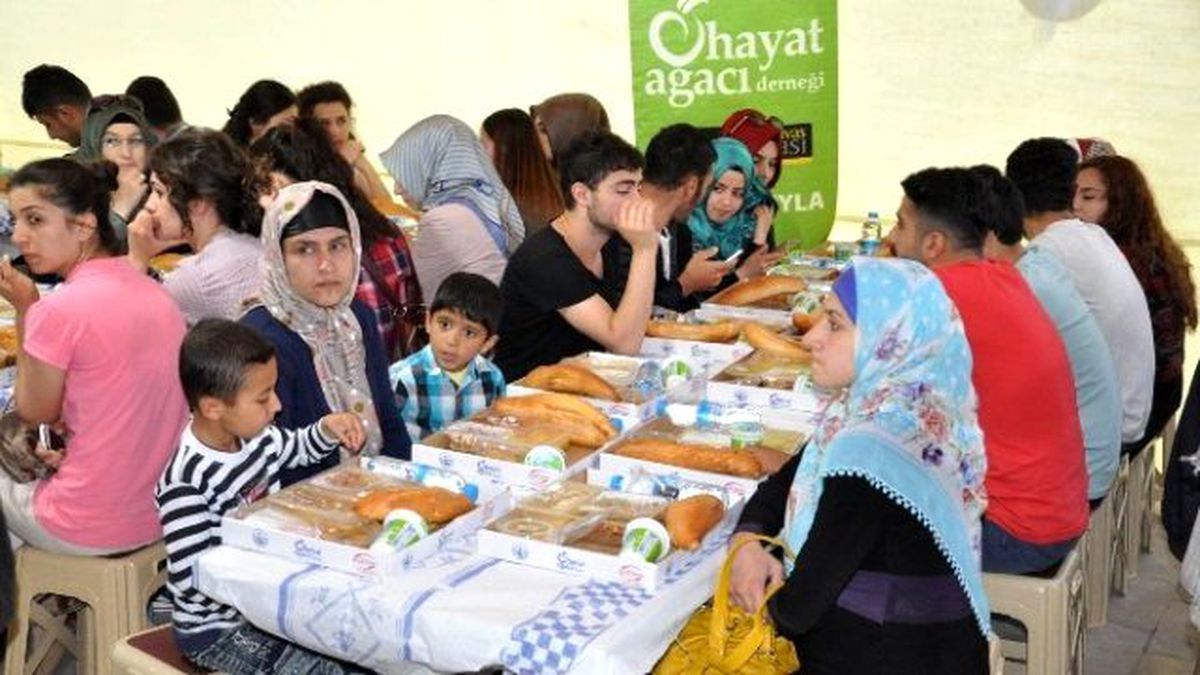 Sivas\'ta Bin 200 Kişi Beraber Oruç Açtı