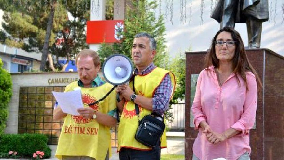 Soma\'da Ayşegül Öğretmene Destek Eylemi