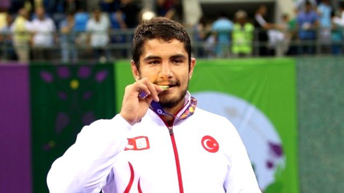 Taha Akgül, Altın Madalya Kazandı