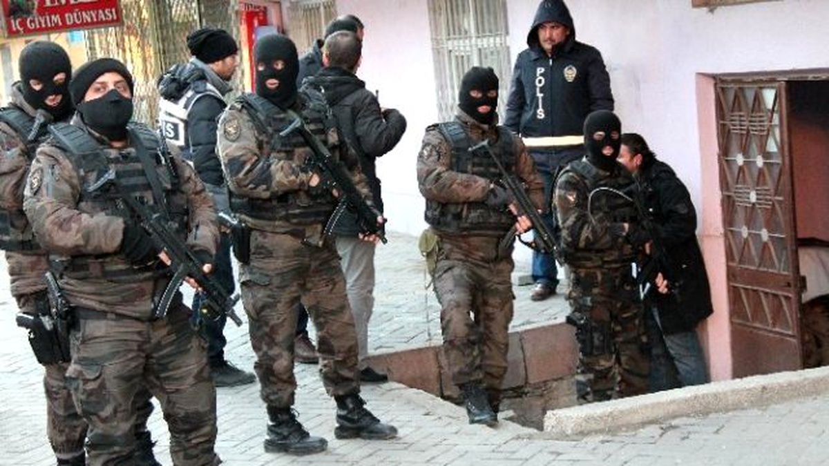 Elazığ\'da Torbacılara Özel Harekatlı Baskın: 11 Gözaltı