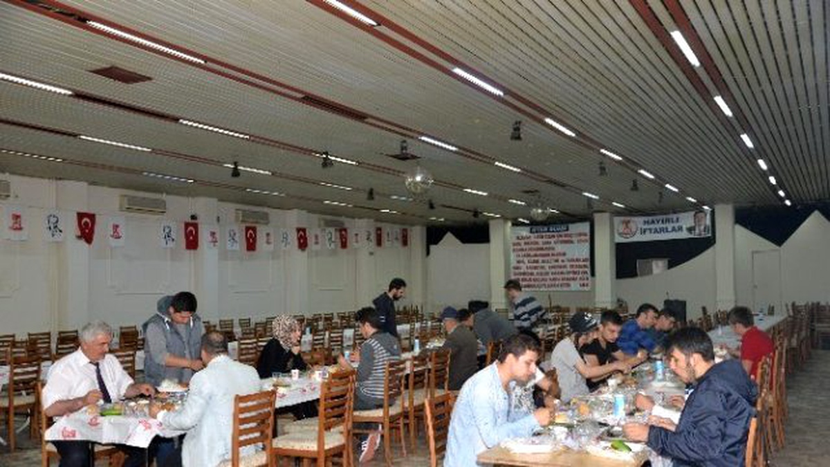 Vatandaşlar Sahur Sofrasında da Bir Araya Geldi