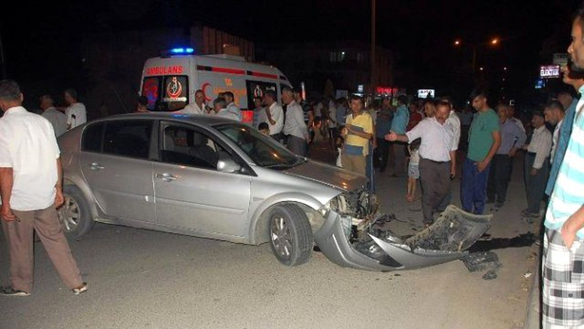 Adıyaman\'da İki Otomobil Çarpıştı: 1 Yaralı