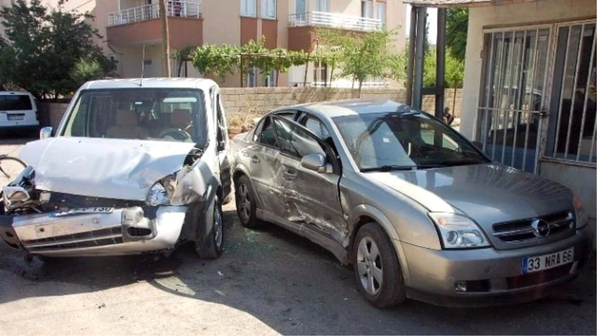 Adıyaman\'da Trafik Kazası: 2 Yaralı