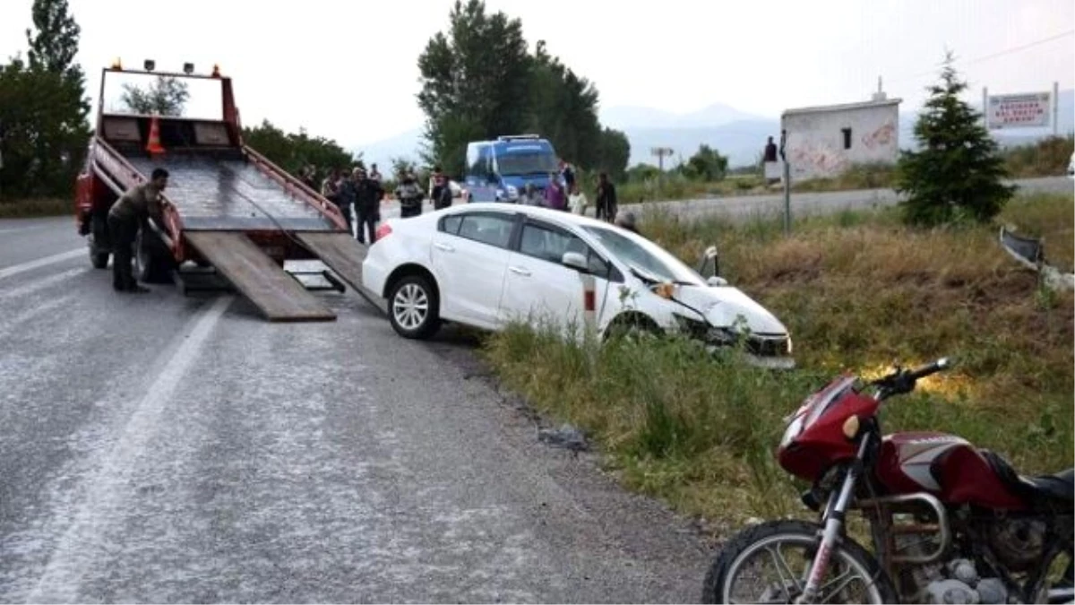 Afyonkarahisar\'da Trafik Kazası: 1 Ölü, 2 Yaralı