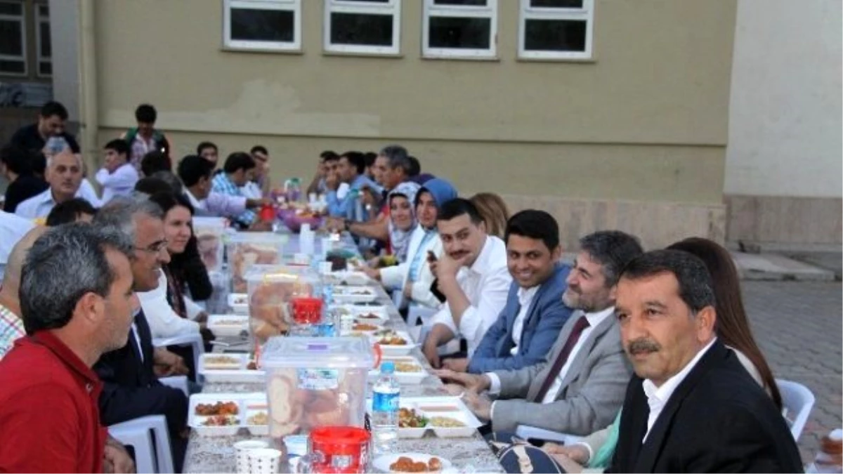 AK Parti Genel Başkan Yardımcısı Nebati Bingöl\'de