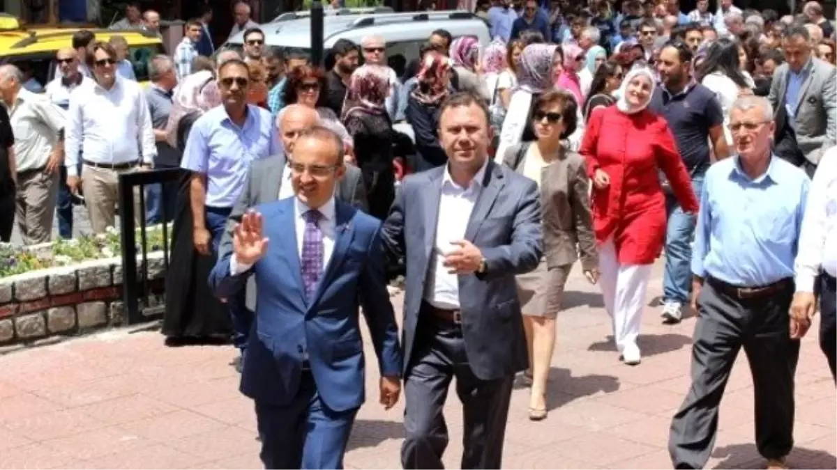 AK Parti Milletvekili Bülent Turan Mazbatasını Aldı