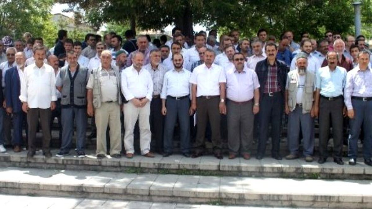 Aksaray\'da Mursi Hakkındaki İdam Protesto Edildi